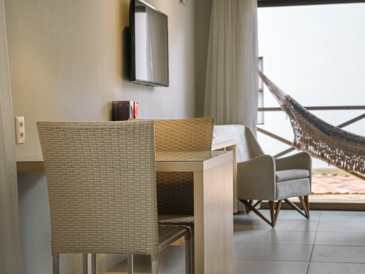 Villas BobZ Concept — área de estar e varanda com rede