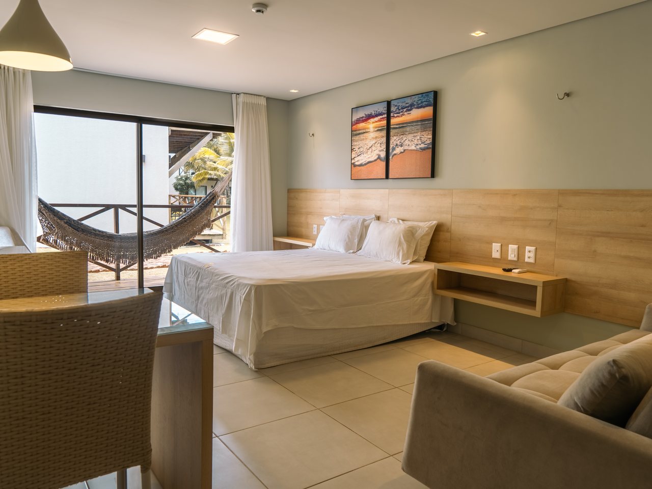 Villas BobZ Concept — suíte com varanda e rede