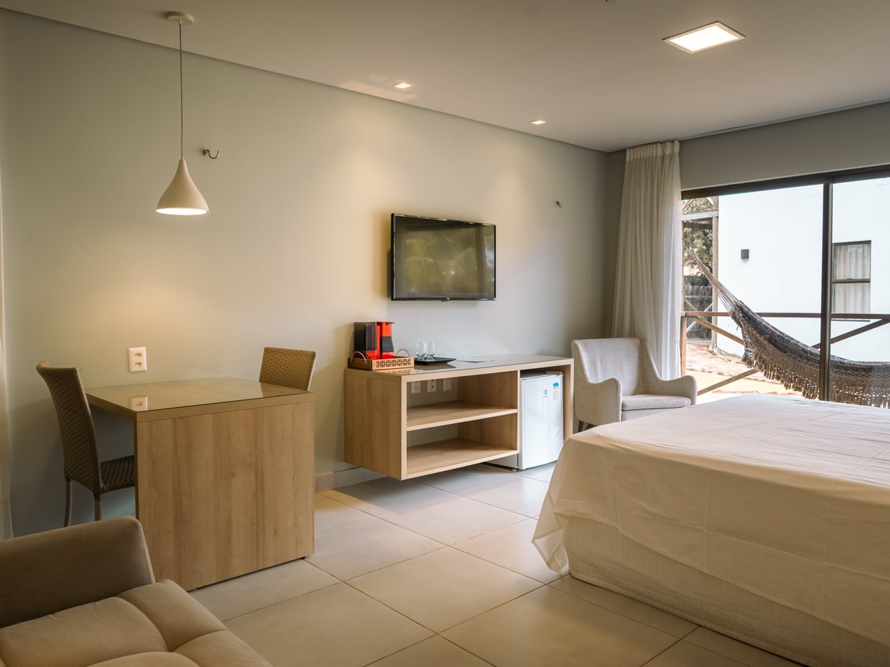 Villas BobZ Concept — sala de estar com TV