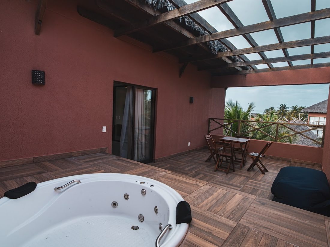 Villas BobZ Exclusive — terraço com jacuzzi e vista panorâmica