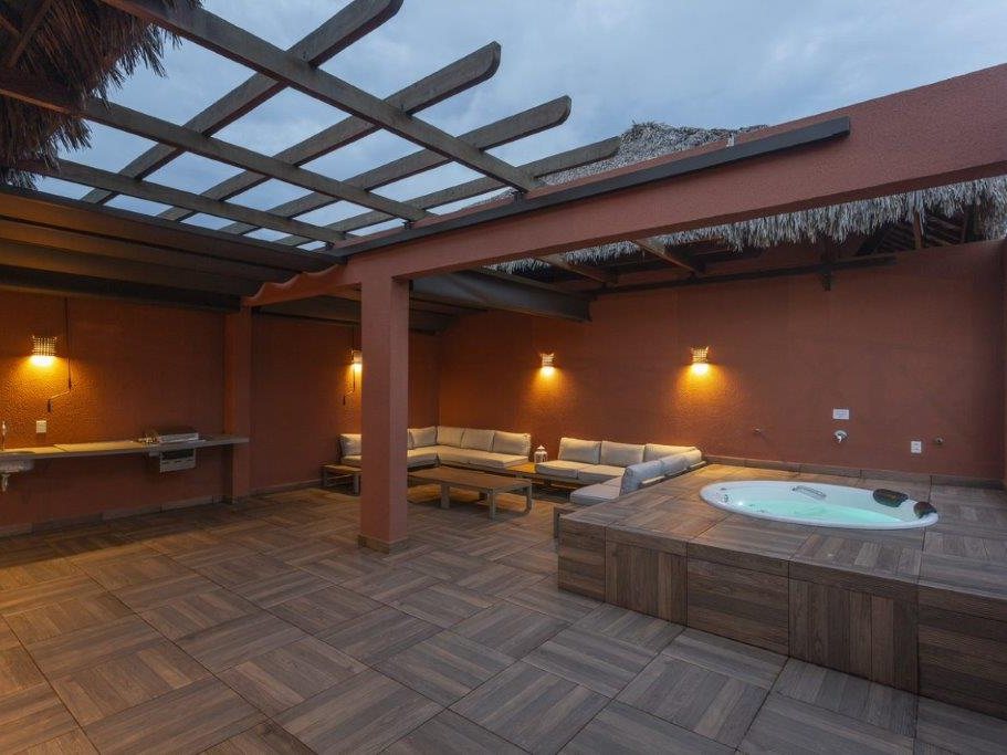 Villas BobZ Exclusive — terraço ao entardecer